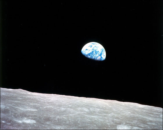 Earthrise photo